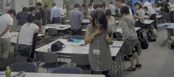 tsu_ideaworkshop_01_kadai-chushutu-work.jpg