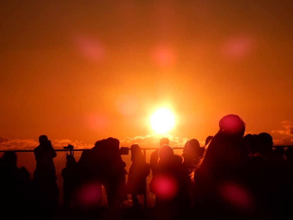 初日の出と、仙台の平野と海と（八木山駅の展望広場にて）: 石井力重の
